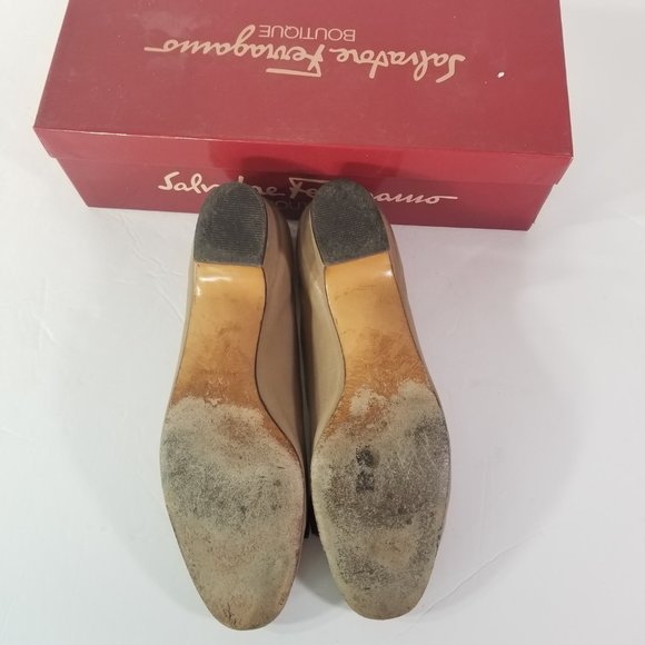 SALVATORE FERRAGAMO LILLAZ BEIGE PUMP SHOES 8 AA - Picture 8 of 10